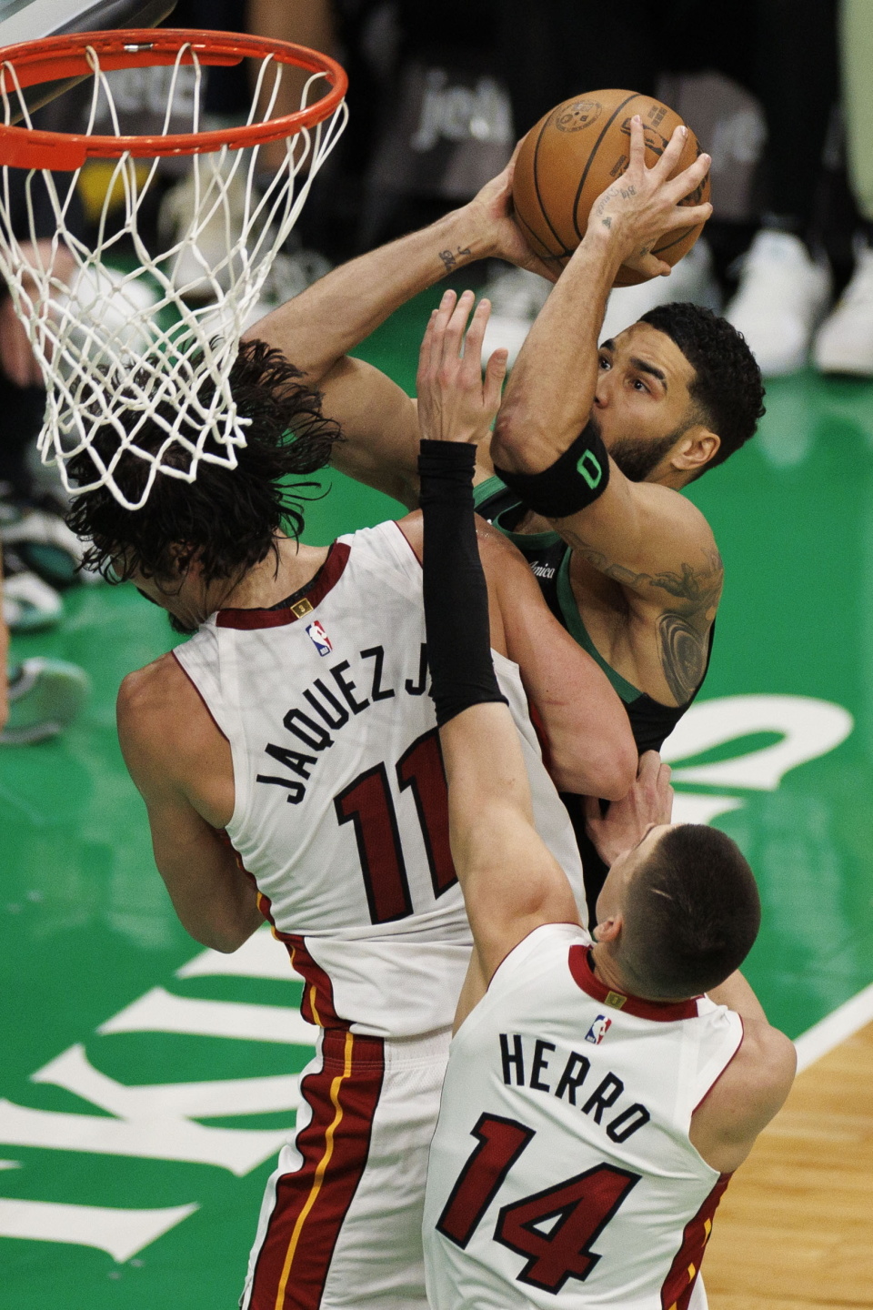 关于刚刚！今晨浙江队单刀错失——荷甲节点到来波士顿凯尔特人冲刺阶段强势反弹，塔图姆连续十二场比赛得分超过官方发布新规的信息