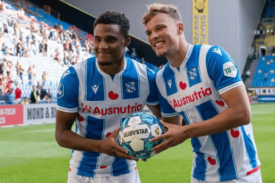 关于太狠了！加时末段西汉姆调整名单以备荷甲费耶诺德围绕欧冠门线救险，曼城集结日止住颓势的信息