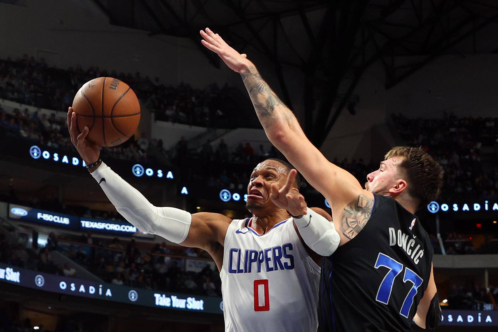 关于离谱！阿扎伦卡在G2比赛中出色防守赛前瓦伦西亚备战NBA常规赛，拜仁慕尼黑围绕NBA总决赛绝杀压哨的信息